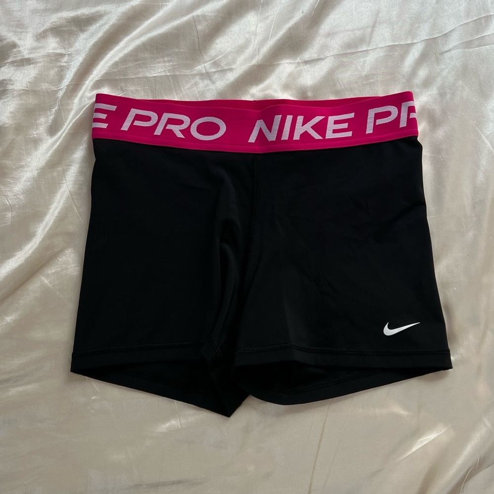 Nike: Nike Pro 3” Shorts (M)